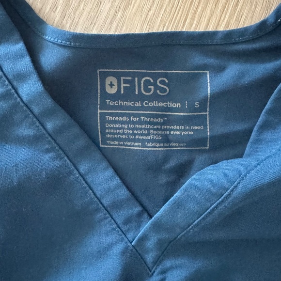 FIGS Deep Reef Catarina Small Scrub Top - Picture 3 of 3